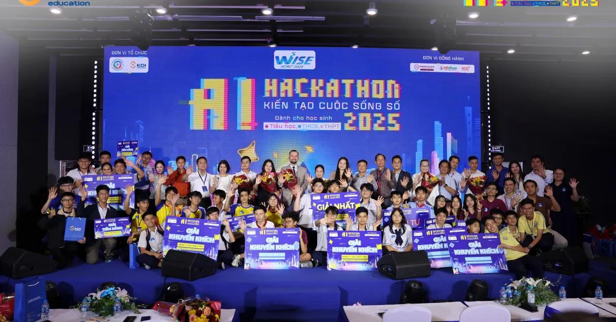 TỰ HÀO EINSTEINERS TỎA SÁNG TẠI AI HACKATHON 2025